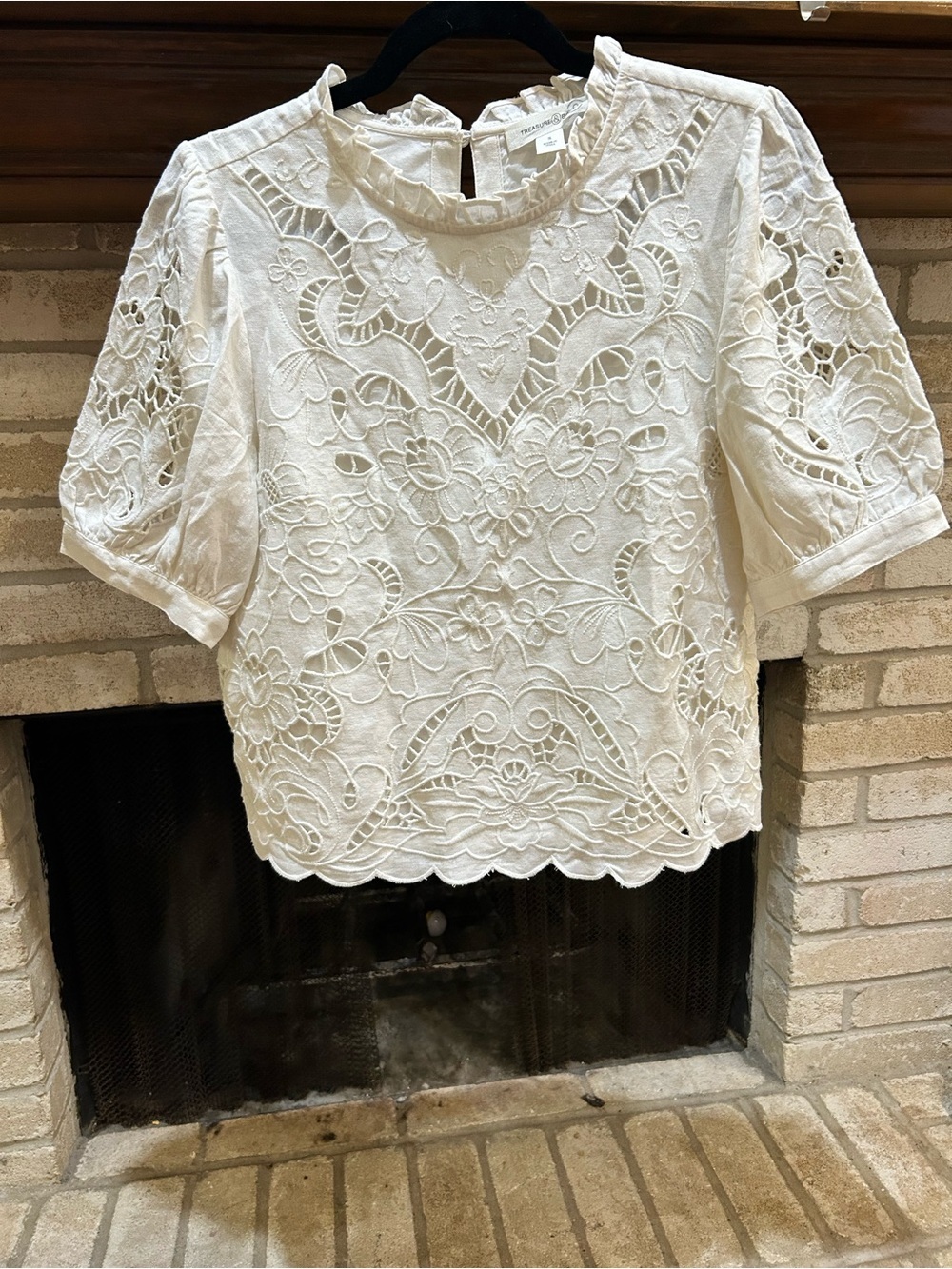 Treasure & Bond White Lace Embroidered Short-Sleeve Top EUC